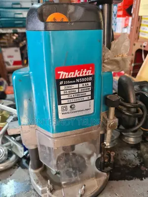 Photo - Bosch Router
በተለያዩ እንጨቶች ላይ 
•ግሩቭ ለመስራት :