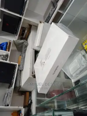 New Laptop Apple MacBook Pro M1 16GB Apple M1 Pro SSD 512GB