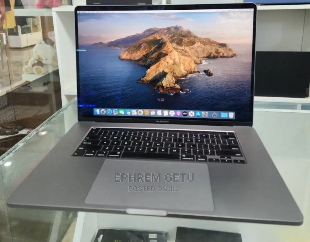 New Laptop Apple MacBook Pro 2017 16GB Intel Core I7 SSD 512GB
