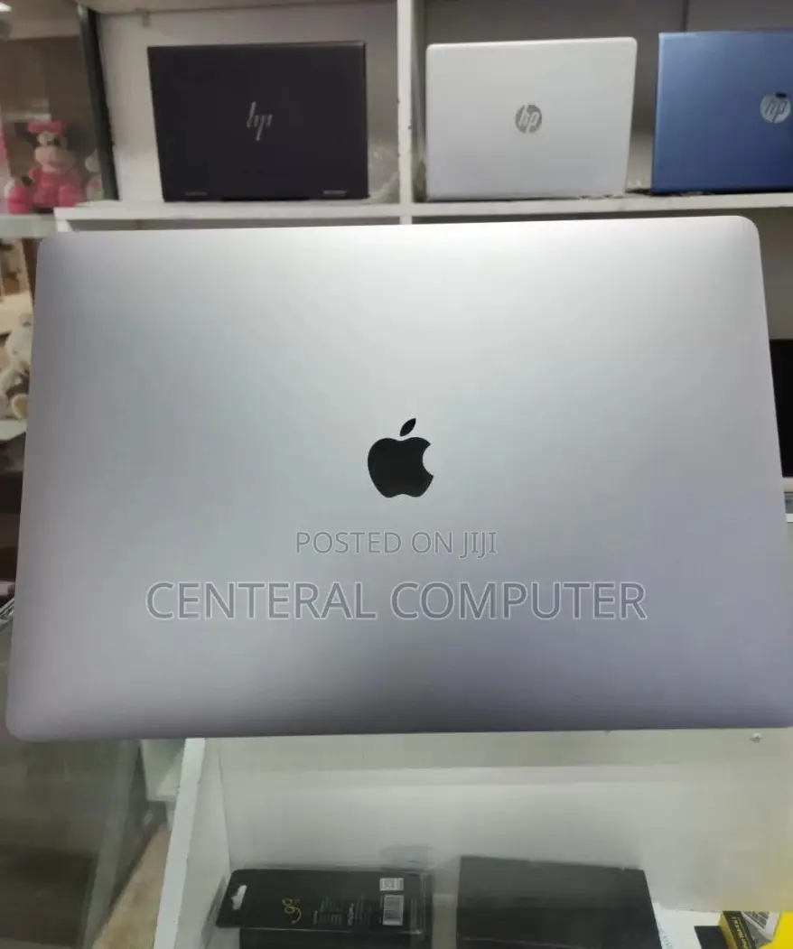 New Laptop Apple MacBook Pro 2018 16GB Intel Core I7 SSD 512GB