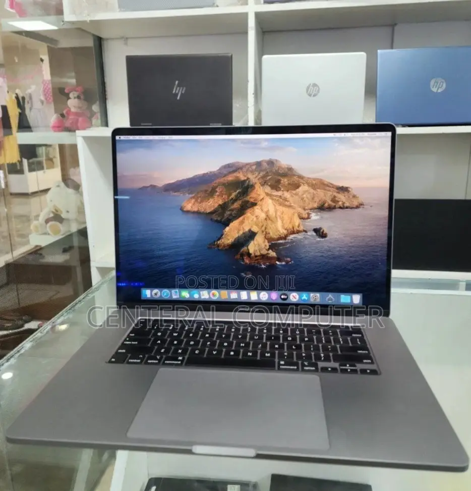 New Laptop Apple MacBook Pro 2018 16GB Intel Core I7 SSD 512GB