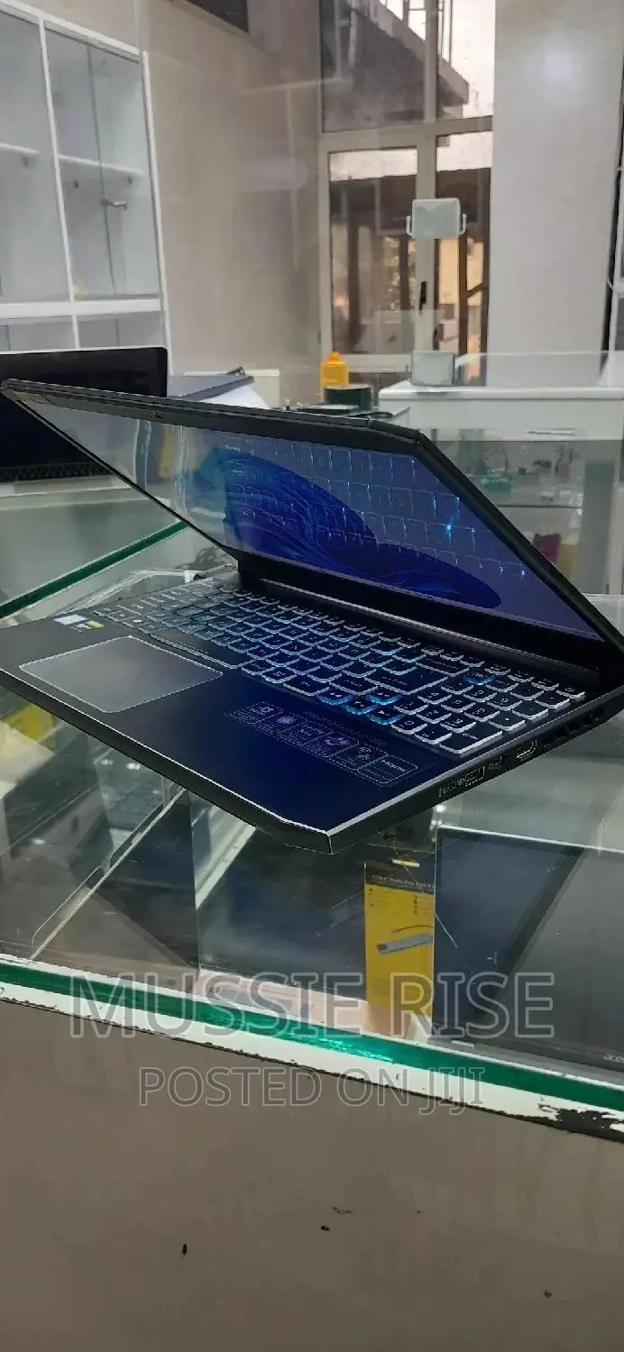 New Laptop Acer Predator Helios 300 8GB Intel Core I7 SSD 512GB