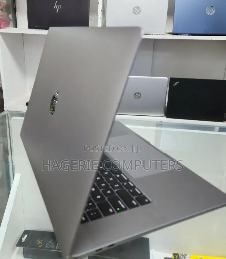 New Laptop Apple MacBook Pro 2017 16GB Intel Core I7 SSD 512GB