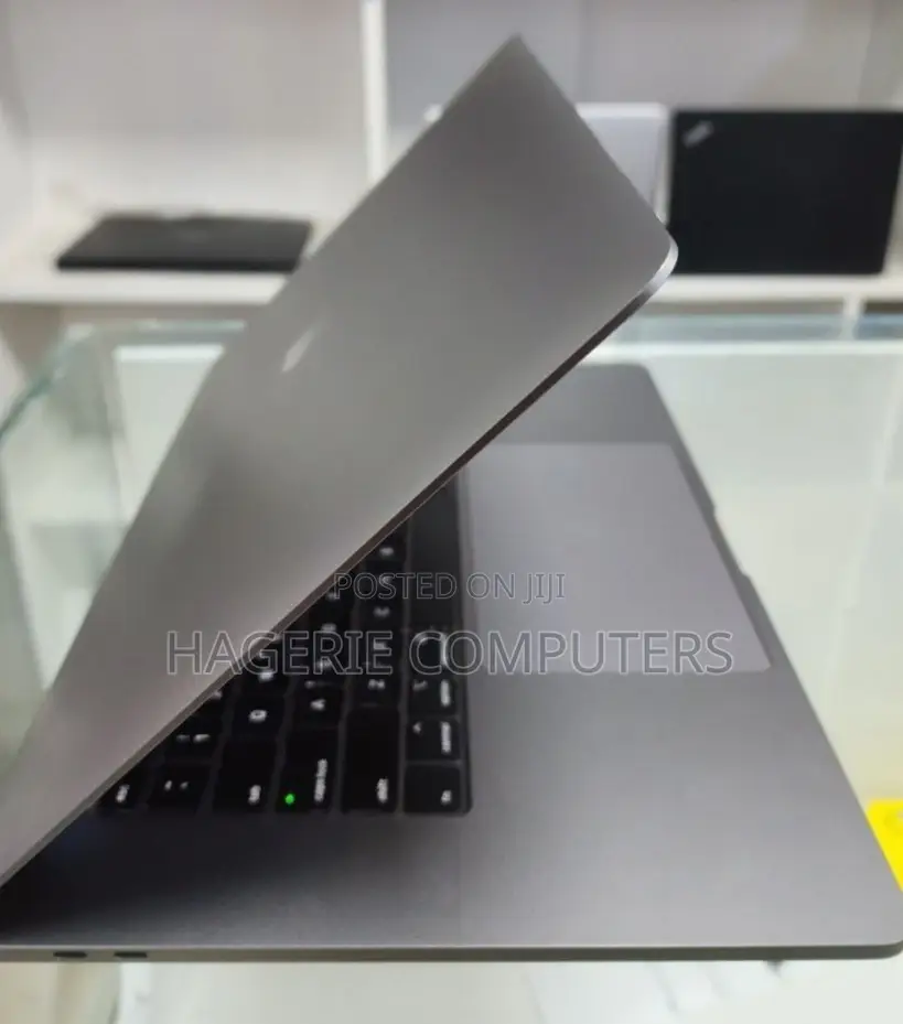 New Laptop Apple MacBook Pro 2017 16GB Intel Core I7 SSD 512GB