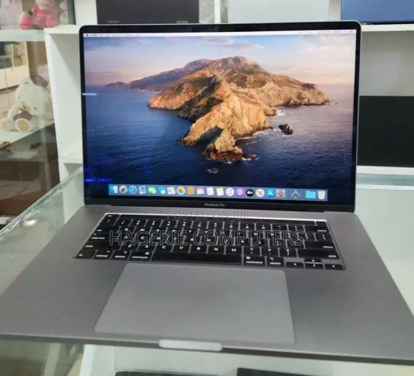 New Laptop Apple MacBook Pro 2017 16GB Intel Core I7 SSD 512GB