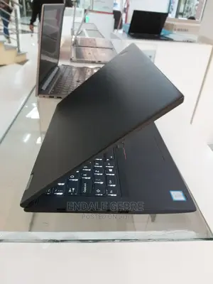 Photo - New Laptop Lenovo ThinkPad Yoga 370 8GB Intel Core I5 SSD 512GB