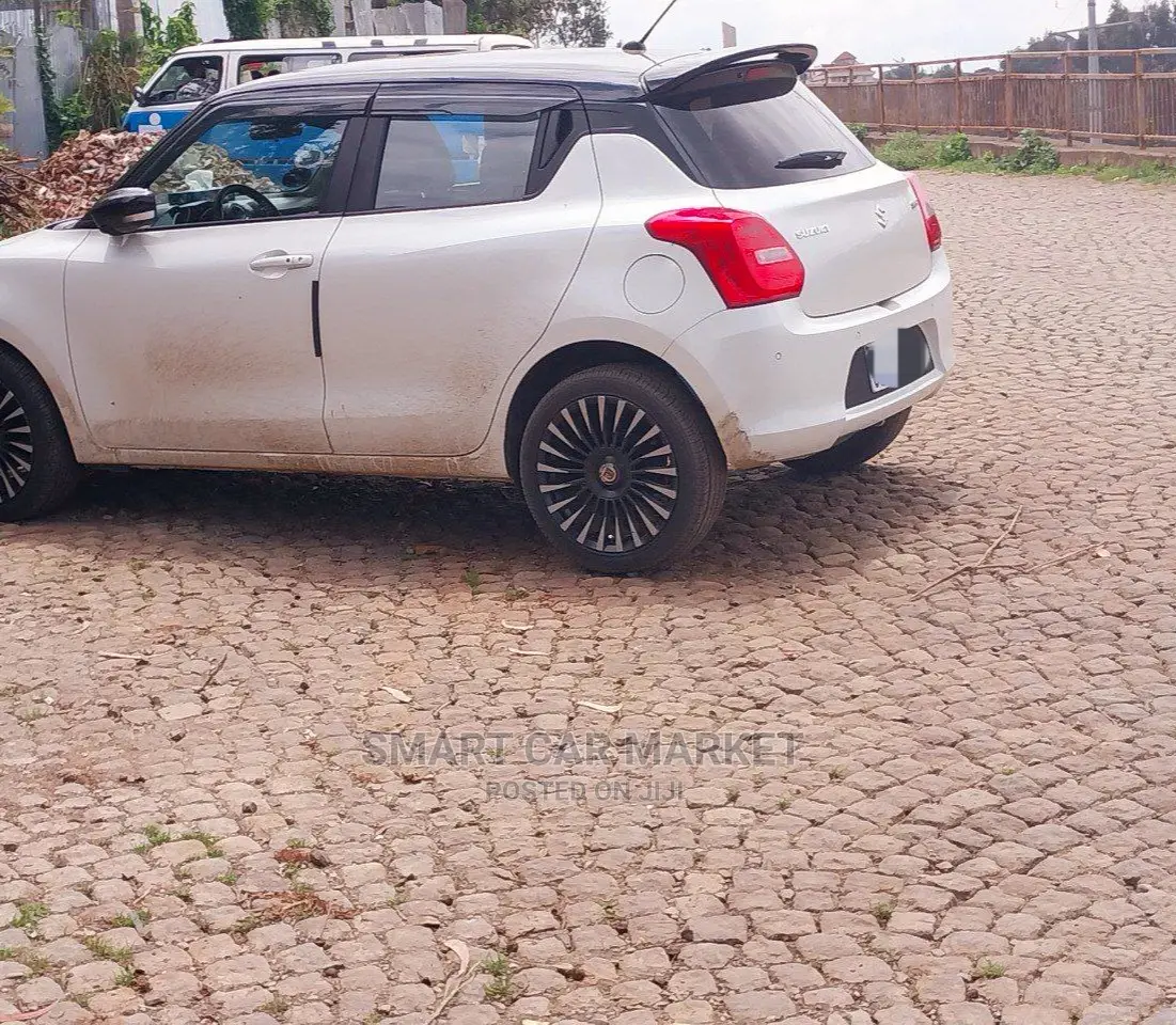 Suzuki Swift 2022 Black