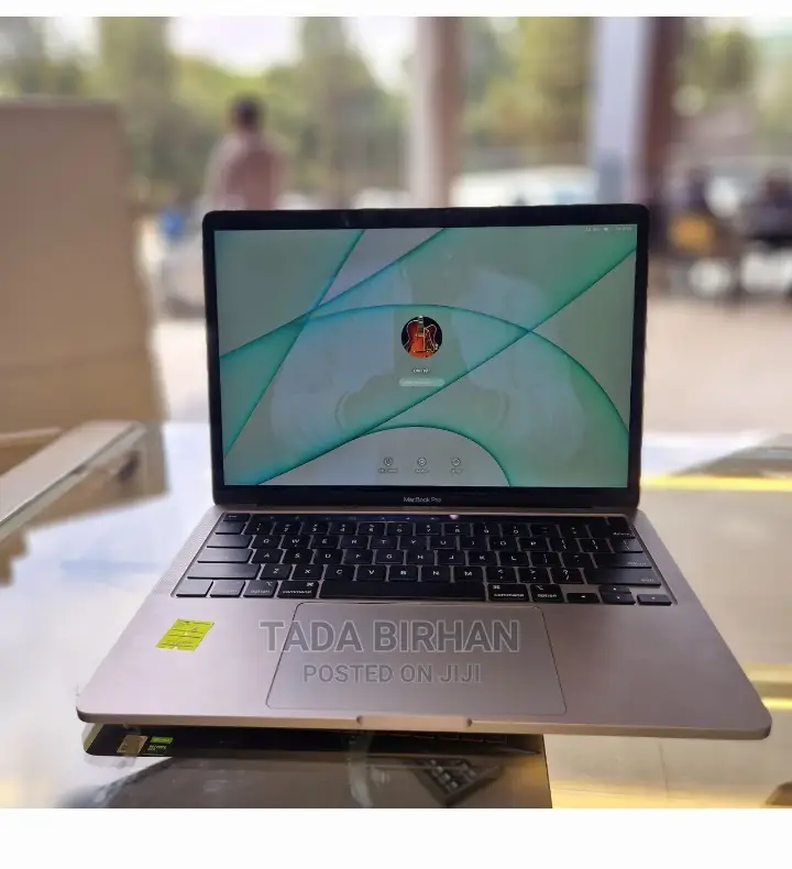 New Laptop Apple MacBook Pro 2019 8GB Intel Core I7 SSD 256GB