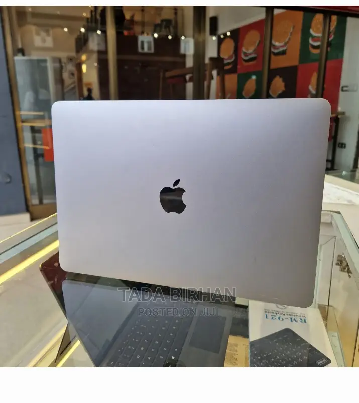 New Laptop Apple MacBook Pro 2019 8GB Intel Core I7 SSD 256GB