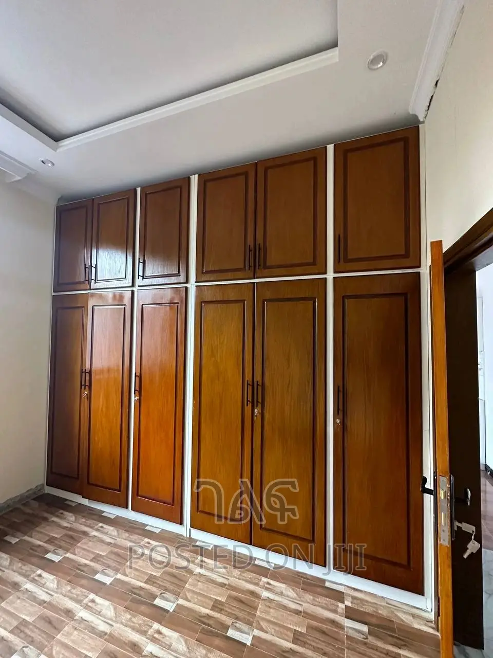 3bdrm Villa in Broker, Bole for sale