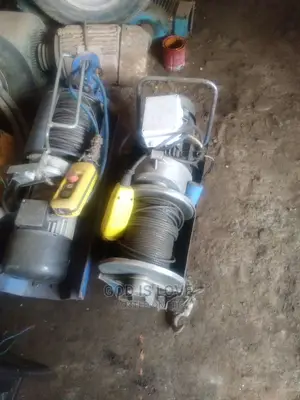 የሚሸጥ ዊንች 
3 Phese Winch With Accessor ዊንች