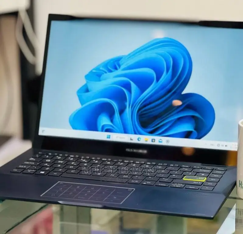 New Laptop Asus 16GB AMD Ryzen 7 SSD 512GB