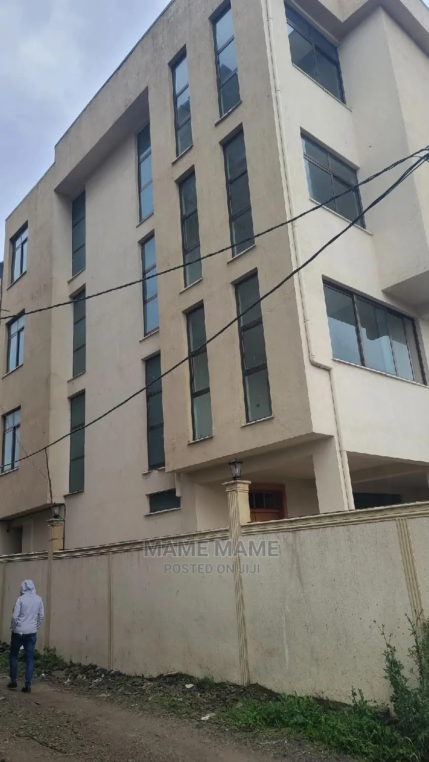 7bdrm House in Addis Abeba, Bole for sale