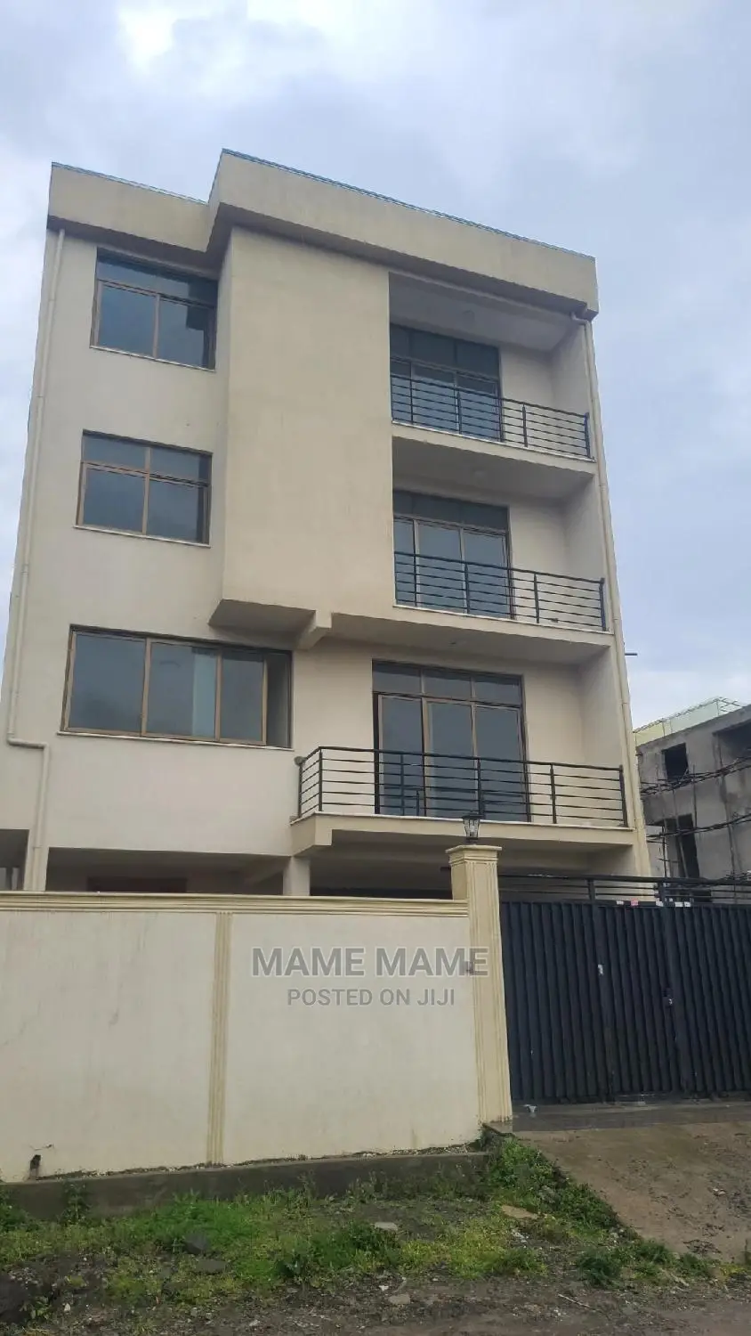 7bdrm House in Addis Abeba, Bole for sale
