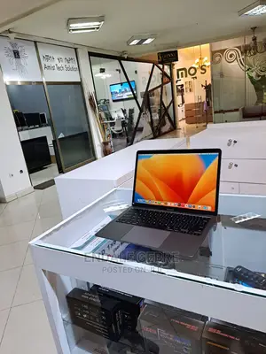 Photo - New Laptop Apple MacBook Air 2020 M1 8GB Apple M1 SSD 256GB