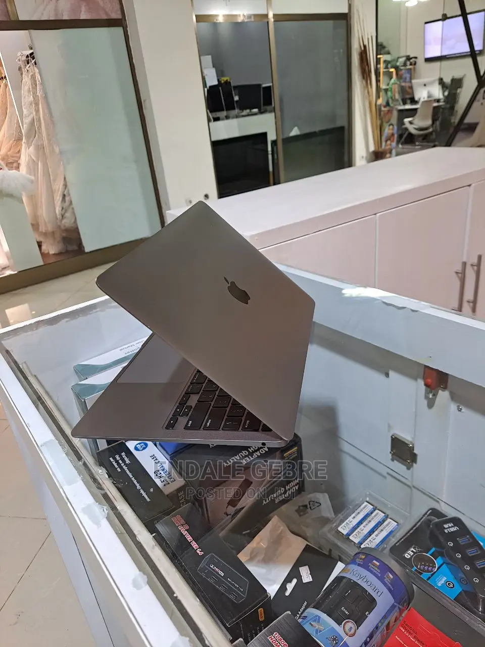 New Laptop Apple MacBook Air 2020 M1 8GB Apple M1 SSD 256GB