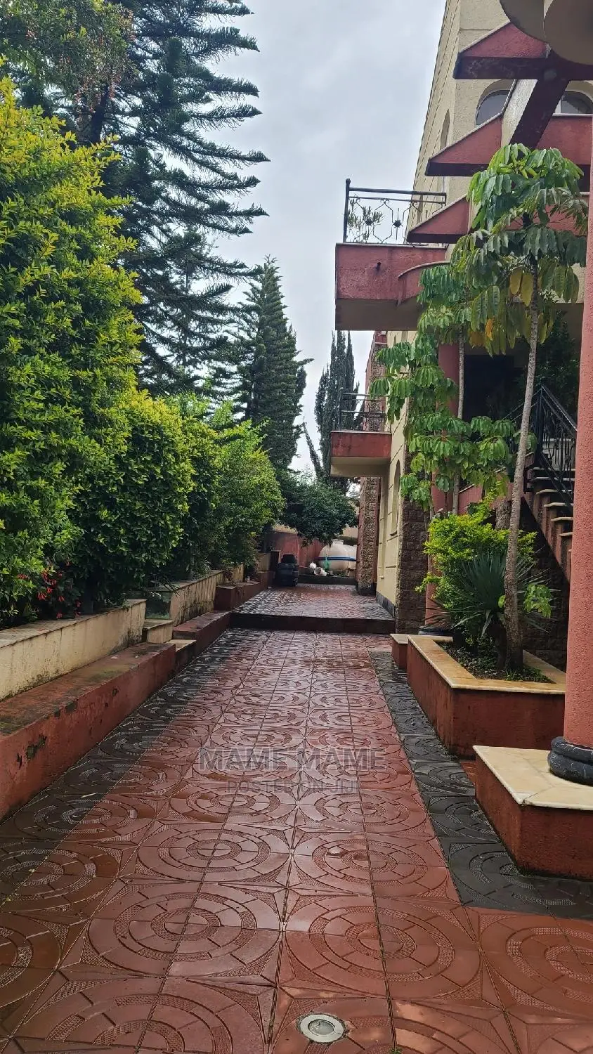 Furnished 9bdrm House in Addis Abeba, Bole for sale