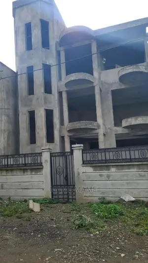 7bdrm House in Addis Abeba, Bole for sale