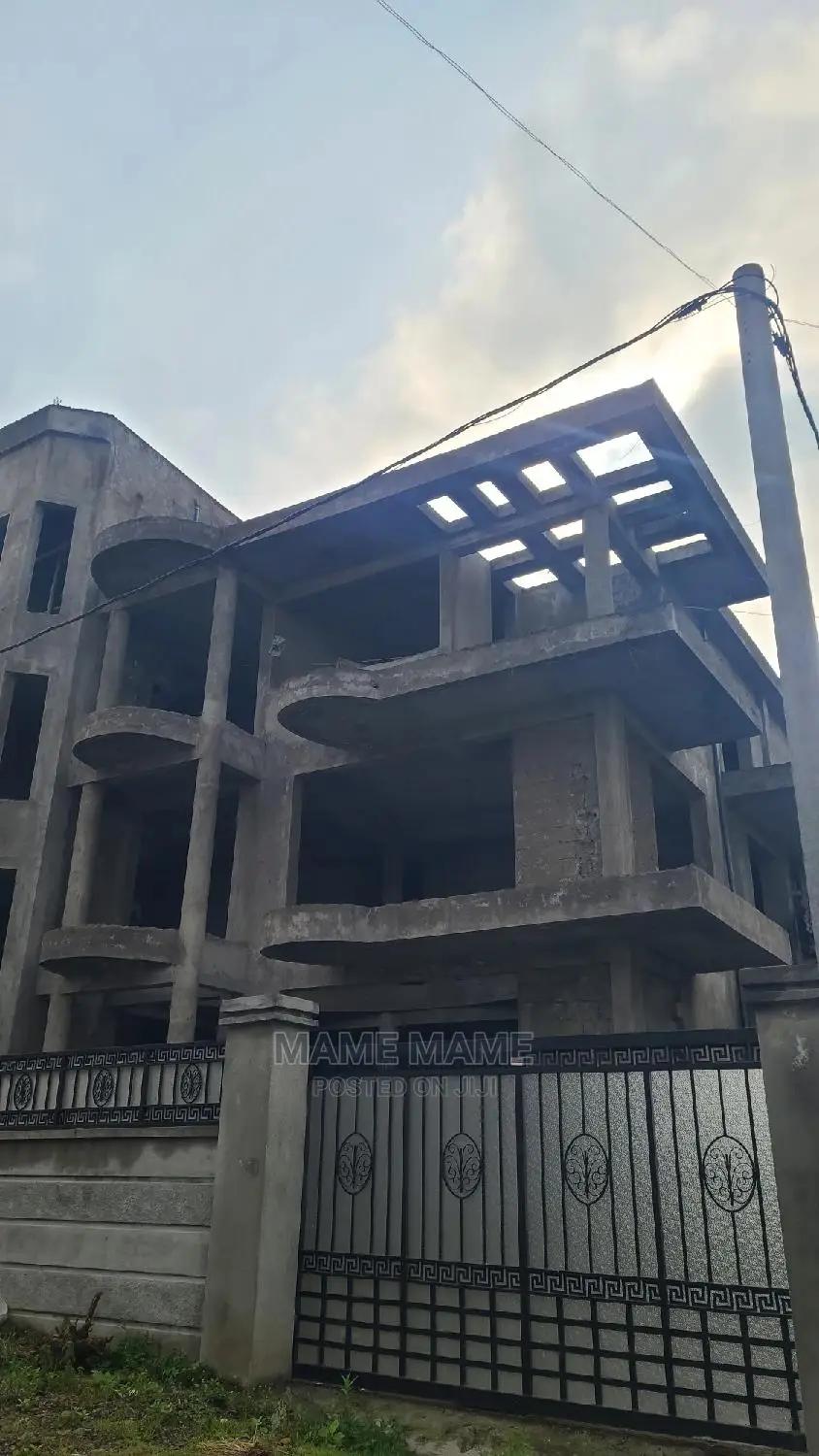 7bdrm House in Addis Abeba, Bole for sale