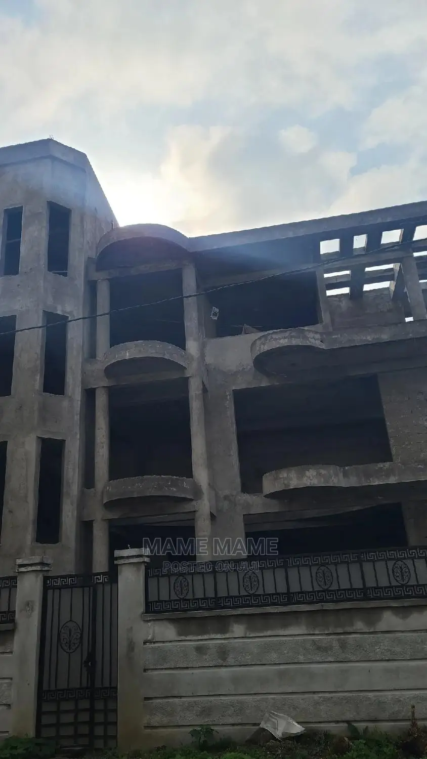 7bdrm House in Addis Abeba, Bole for sale