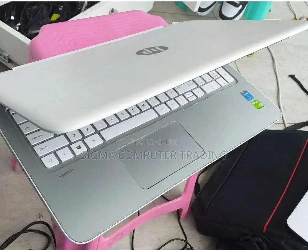 New Laptop HP Pavilion 15 8GB Intel Core I5 HDD 1T