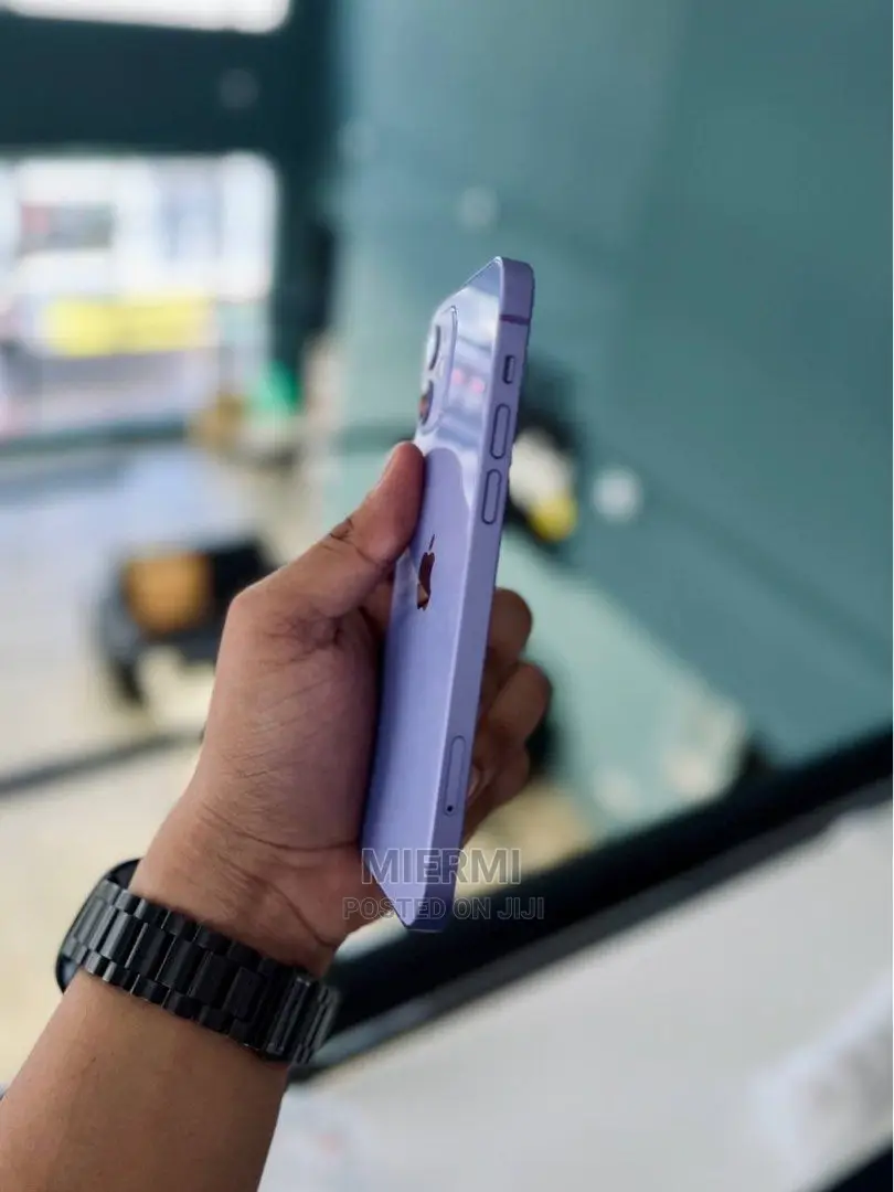 New Apple iPhone 12 64 GB Purple