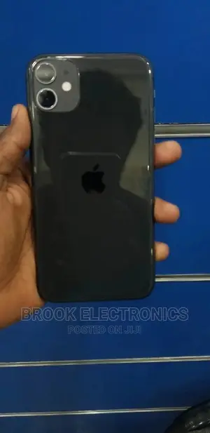 Photo - Apple iPhone 11 128 GB Black