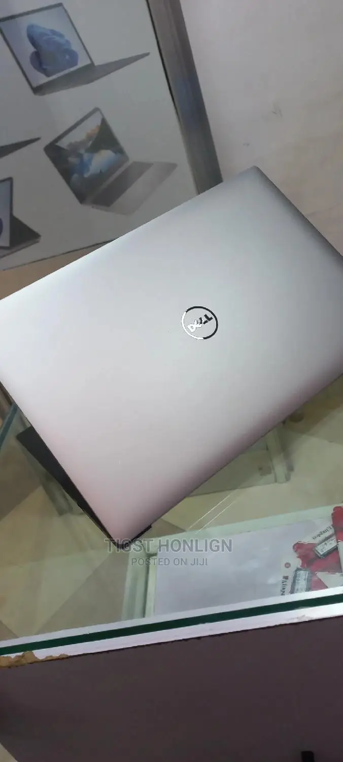 New Laptop Dell Precision 15 3520 16GB Intel Core I7 SSD 512GB