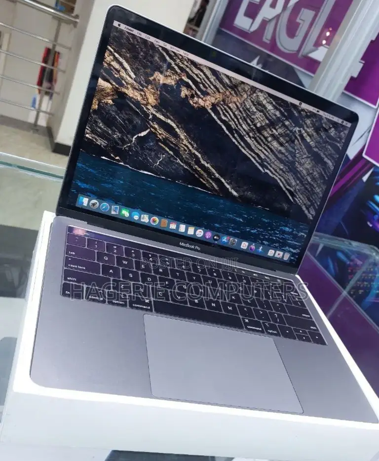New Laptop Apple MacBook Pro 2020 8GB SSD 256GB