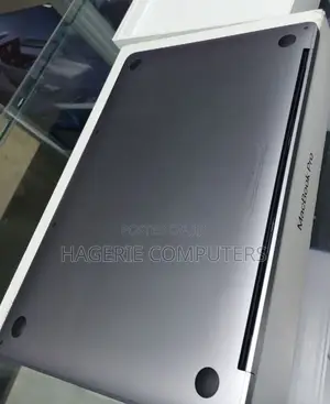 New Laptop Apple MacBook Pro 2020 8GB SSD 256GB