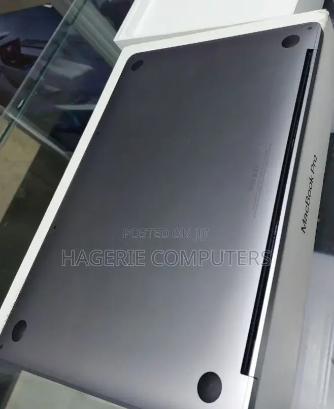 New Laptop Apple MacBook Pro 2020 8GB SSD 256GB