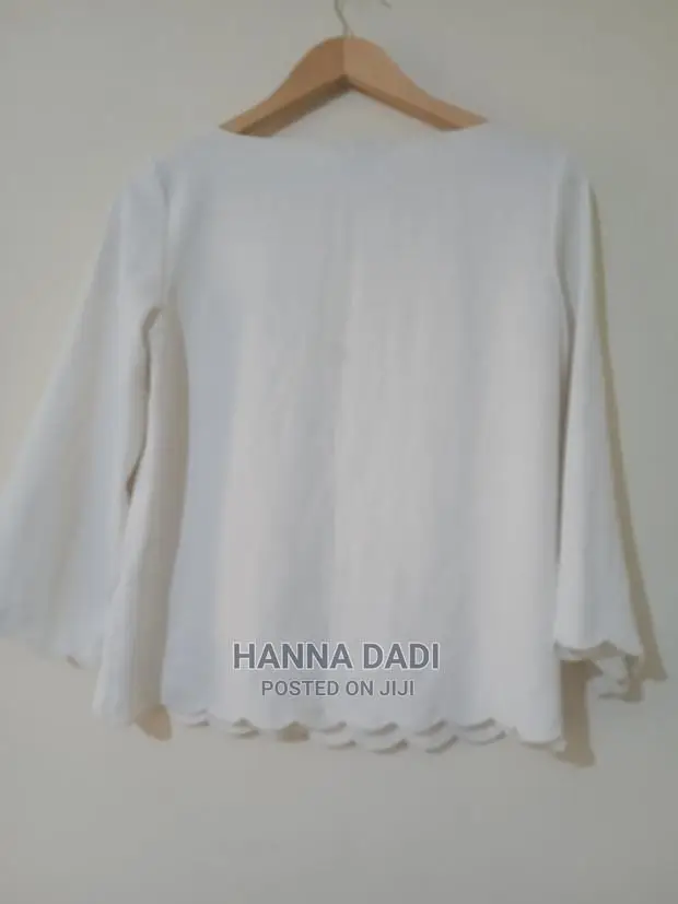 Pre-Owned H M White Casual Blouse