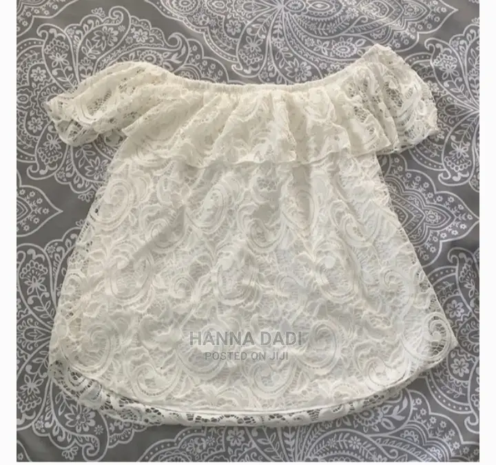 Pre-Owned Off the Shoulder Lace Top