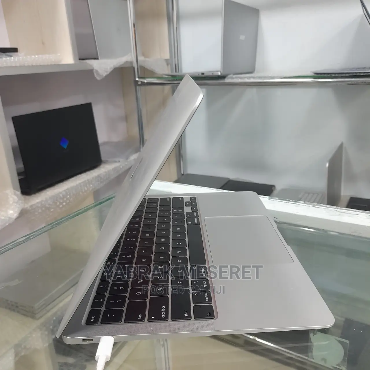 New Laptop Apple MacBook Air 2020 M1 8GB Intel Core I5 SSD 512GB