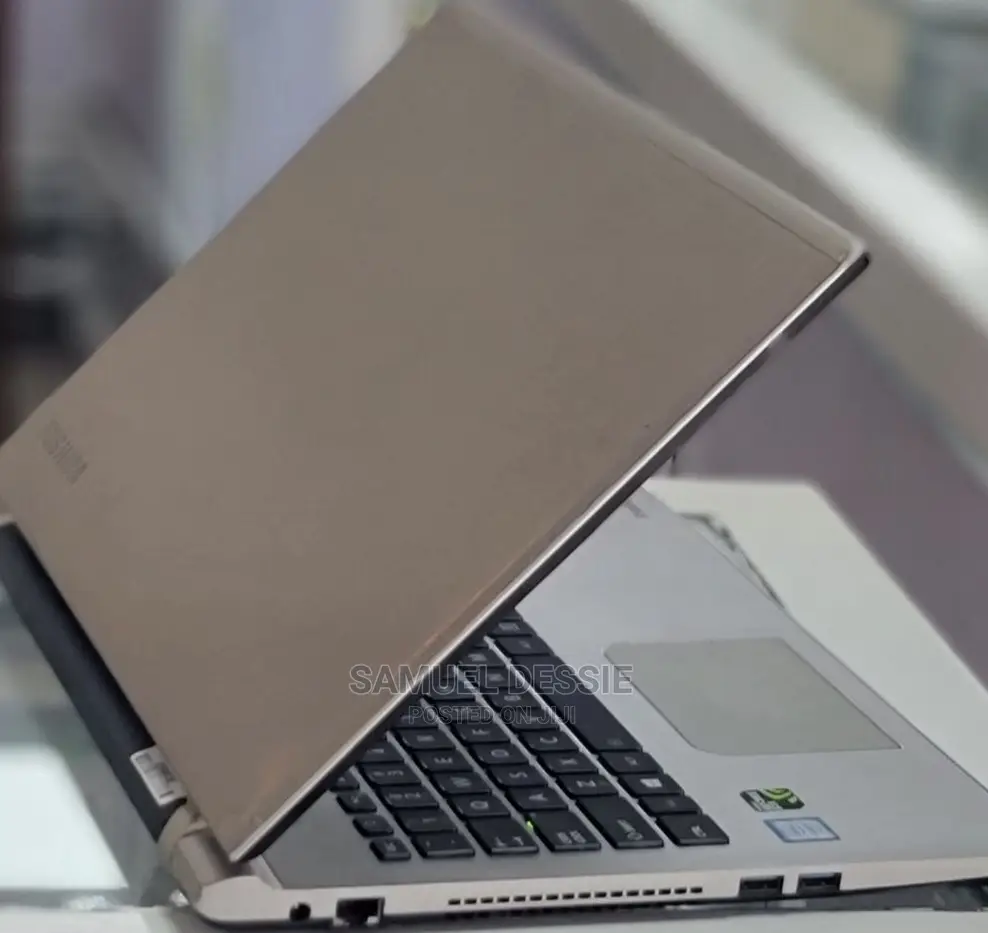 New Laptop Toshiba Satellite C850 12GB Intel Core I7 SSD 256GB