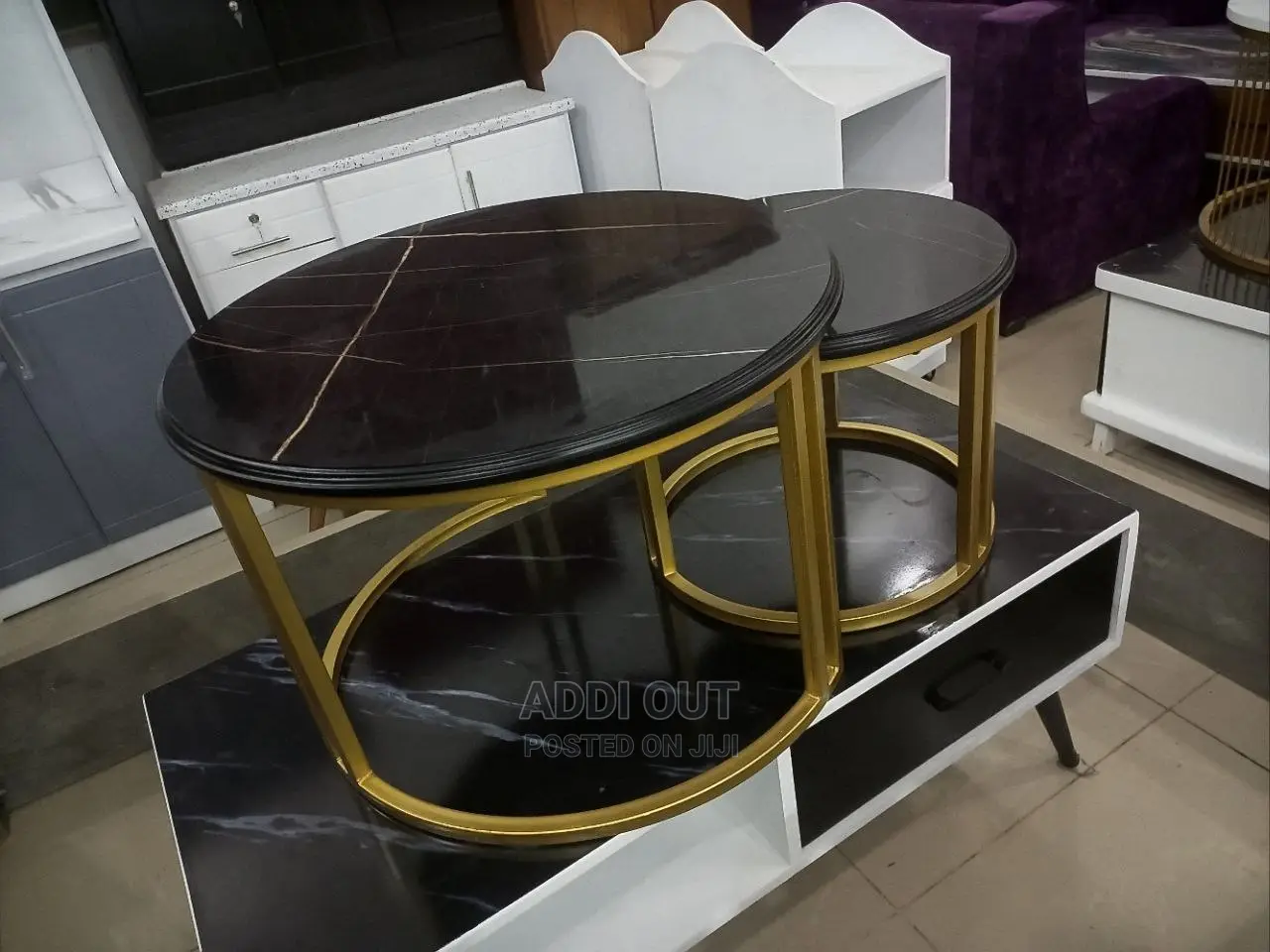 Table/ጠረጴዛ