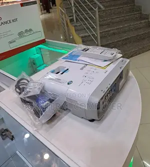 Brand New EPSON Projector Eb X39