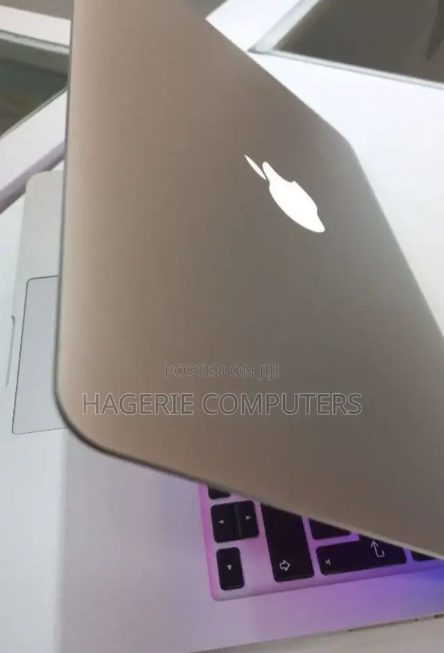 New Laptop Apple MacBook Pro 2015 8GB Intel Core I5 SSD 512GB