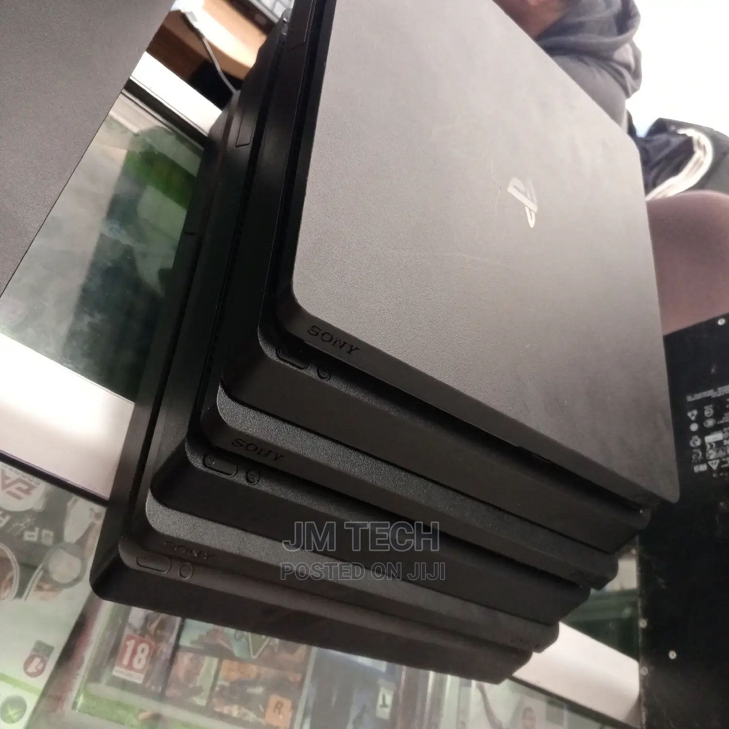 Ps4 Slim With 2 Controller