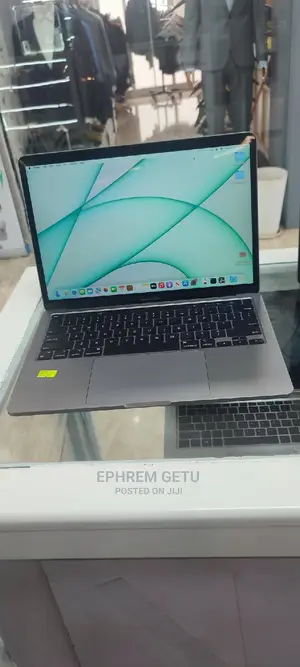 Photo - New Laptop Apple MacBook Pro M1 8GB Apple M1 Pro SSD 256GB