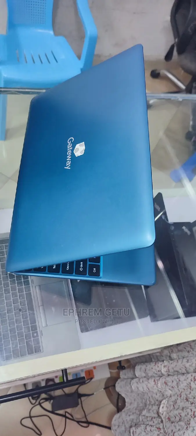 New Laptop Gateway CX2608 4GB Intel Pentium SSD 128GB