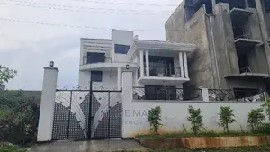 7bdrm House in Addis Abeba, Bole for sale