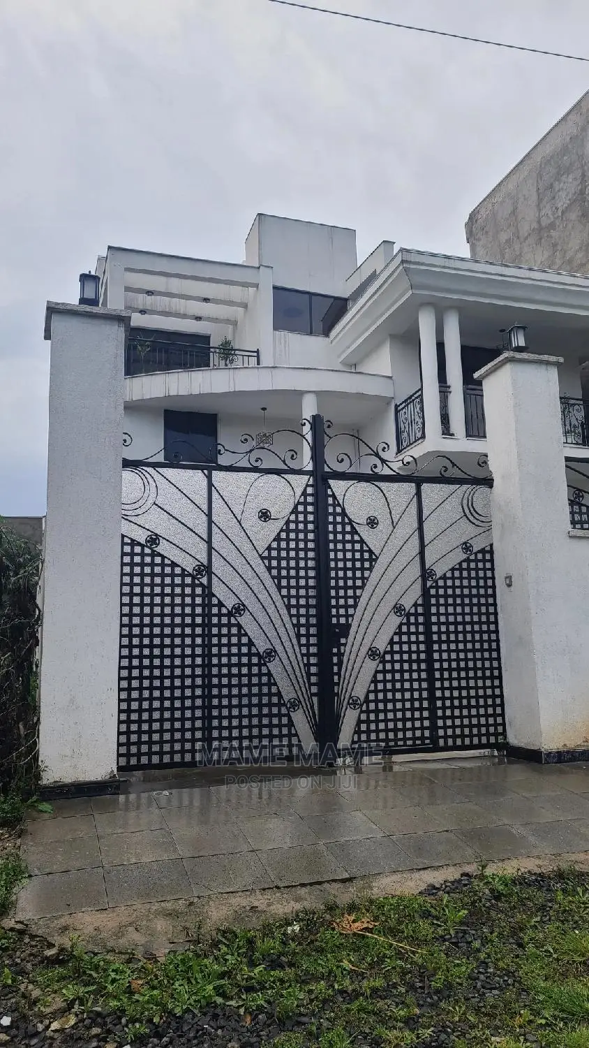 7bdrm House in Addis Abeba, Bole for sale