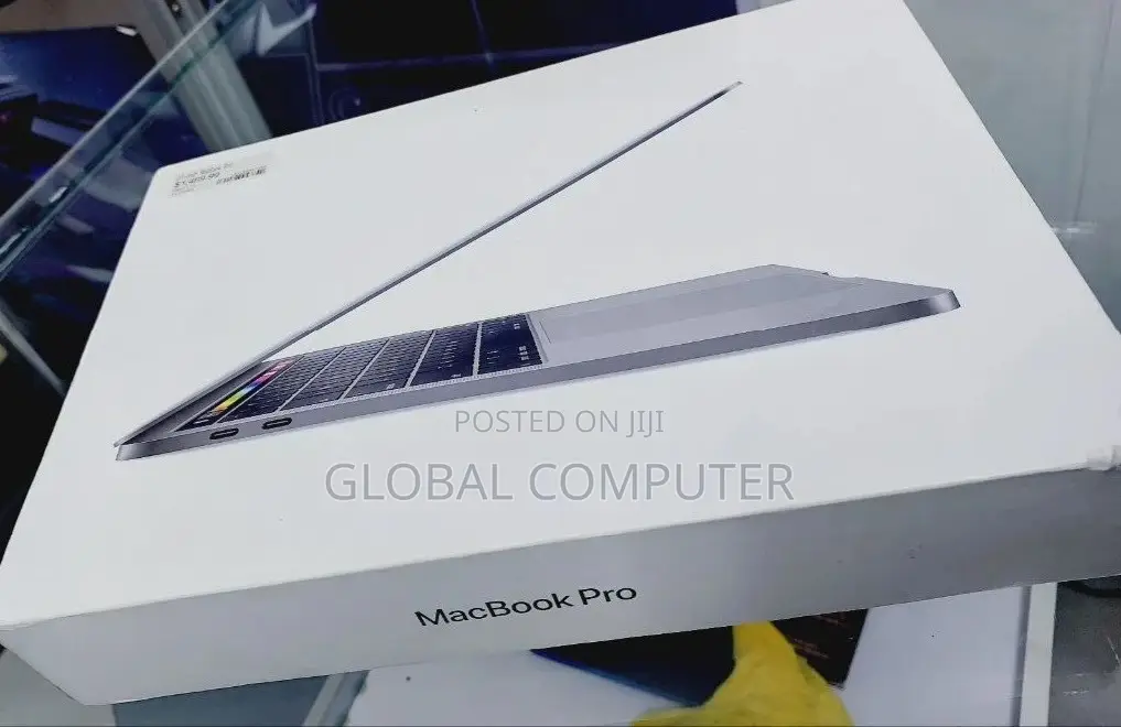New Laptop Apple MacBook Pro 2020 8GB Intel Core I7 SSD 256GB