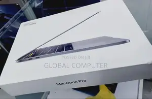 New Laptop Apple MacBook Pro 2020 8GB Intel Core I7 SSD 256GB