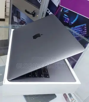 New Laptop Apple MacBook Pro 2020 8GB Intel Core I7 SSD 256GB