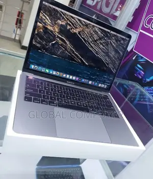 New Laptop Apple MacBook Pro 2020 8GB Intel Core I7 SSD 256GB