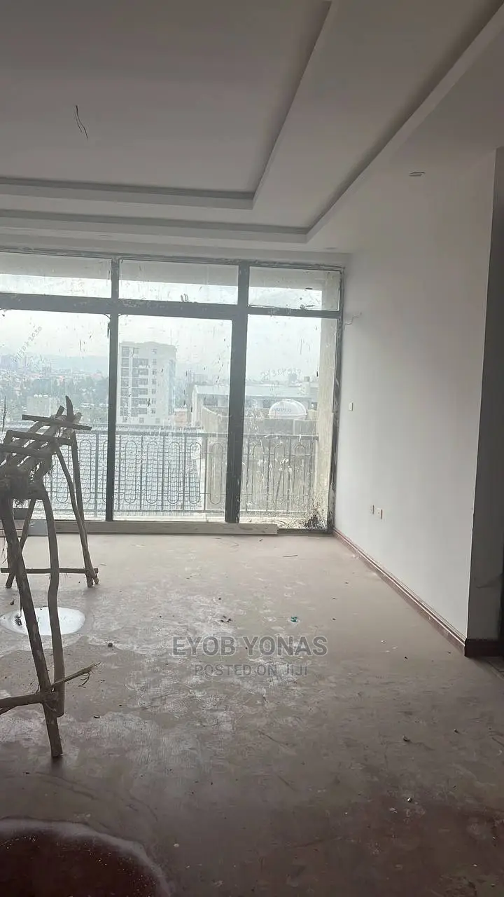 4bdrm Apartment in Yeka for sale