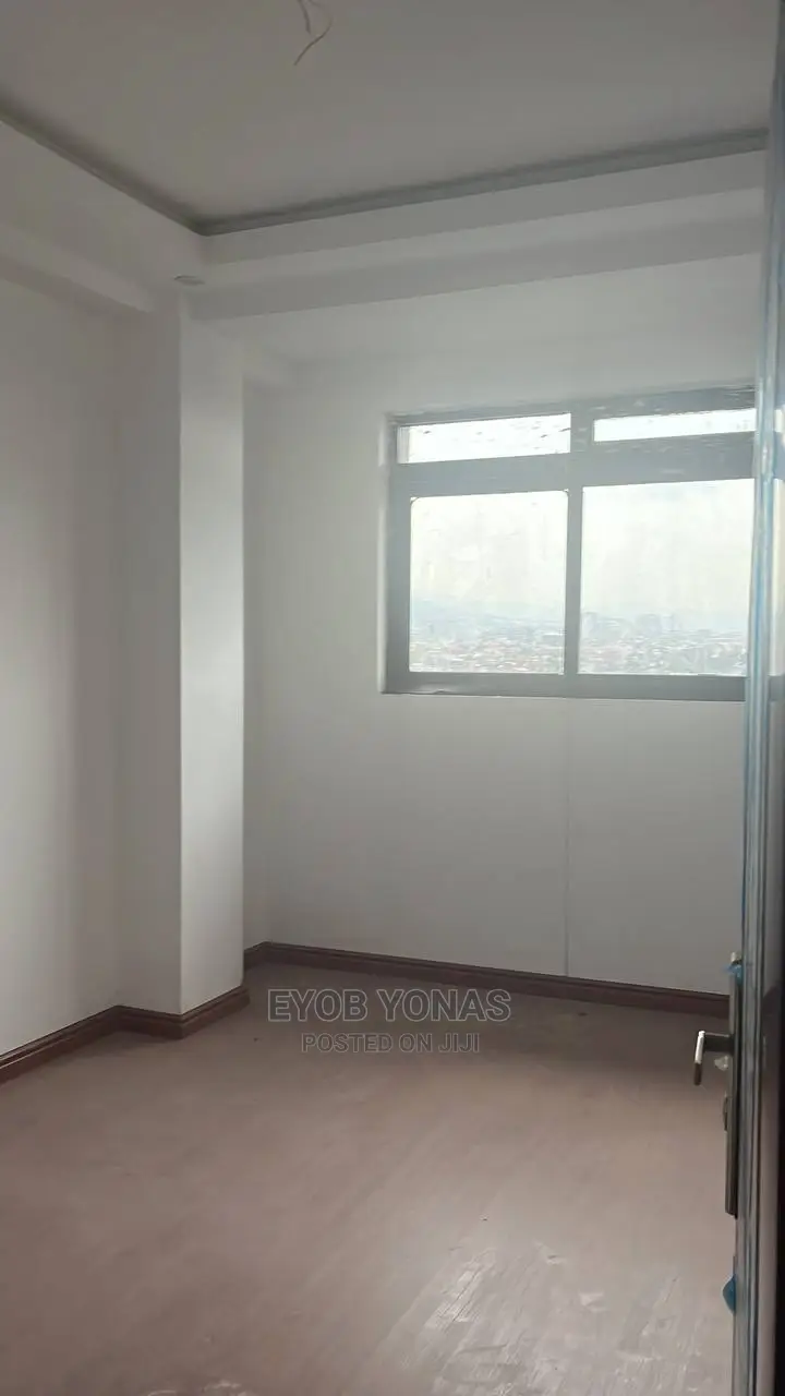 4bdrm Apartment in Yeka for sale