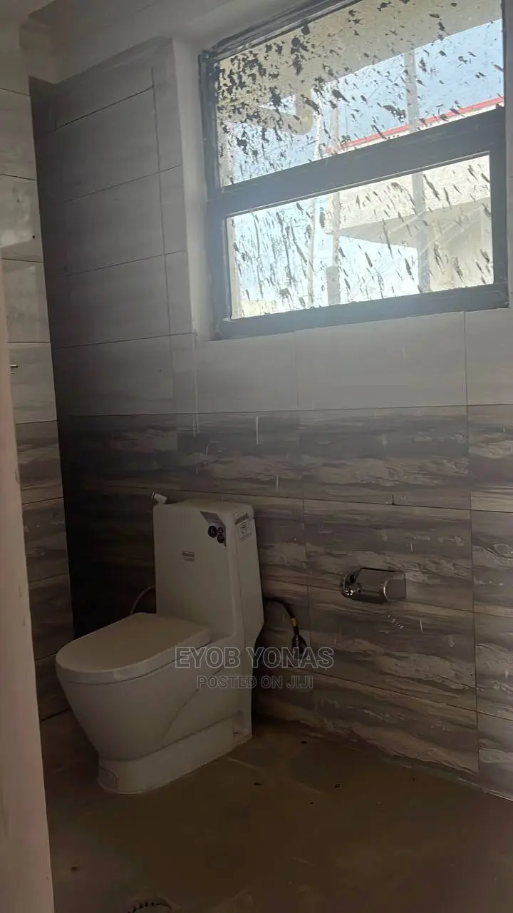 4bdrm Apartment in Yeka for sale